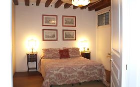 Al pozzo dei Scoacamini, 100 m from San Marco, ground floor
